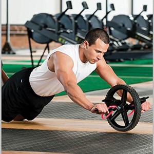 Professionelt styrketræningshjul med fodstropper for flere træningsmuligheder